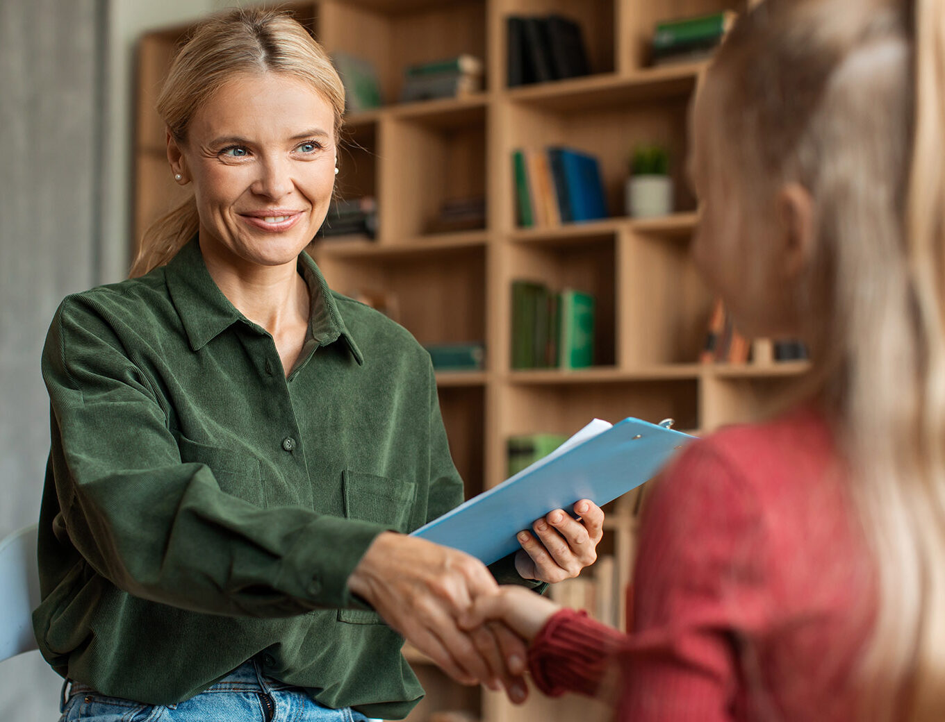 Improving mental health care by empowering children and providing data to therapists 